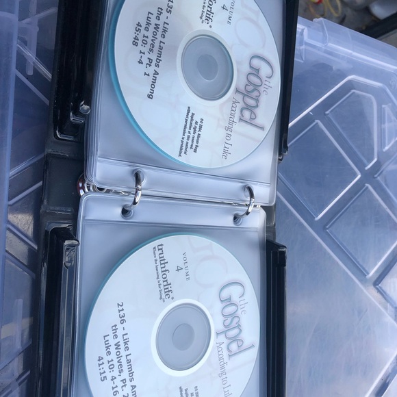 The Gospel According to St Luke: Volume 4 - Picture 9 of 12